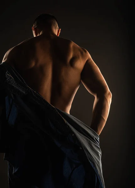 Attractive Handsome Guy Posing Back While Getting His Shirt — Stock Photo, Image