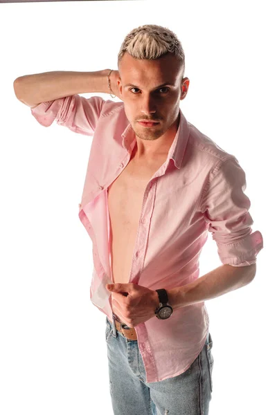 Cheerful Young European Man Posing Modern Studio Keeping Arms Folded — Stock Photo, Image