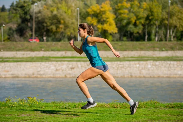 Attractive Beautiful Girl Doing Some High Speed Running Sunny Day — ストック写真