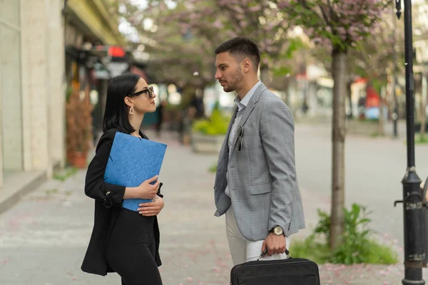Two Business People Looking Each Other While Thinking Company — Stockfoto