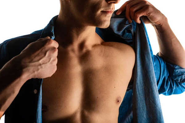 Amazing Close Photo Handsome Guy His Strong Chest While Posing — ストック写真