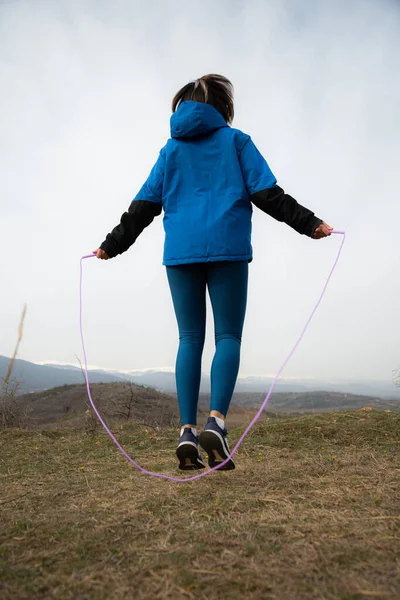 Amazing Active Woman Doing Jumping Rope Exercise Forest While Warming — Stock Photo, Image