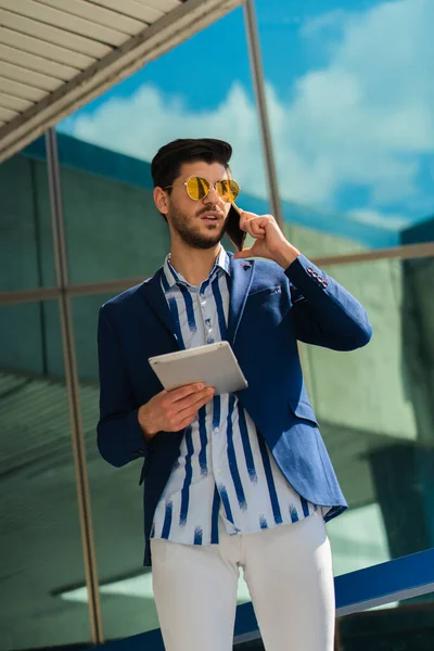 Handsome Businessman Talkingh His Company Phone His Partners —  Fotos de Stock