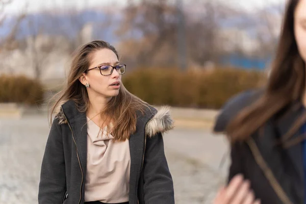 Atrakcyjne Niesamowite Businesswoman Myśli Planach Zbliżenie — Zdjęcie stockowe