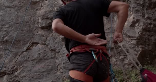 Handsome Fit Senior Male Getting Ready Climb Big Rock — Wideo stockowe