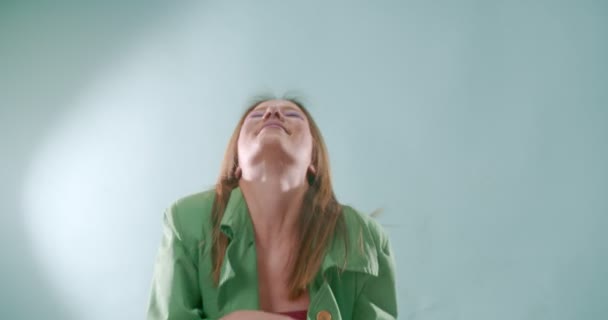 Attractive Girl Laughing While Throwing Popcorn Air — Video Stock