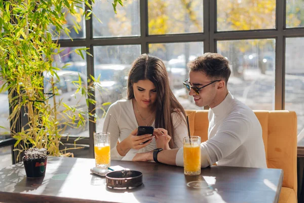 Friends Socializing Having Fun Laughing Drinking Coffee Coffeehouse While Fooling — Stock Photo, Image