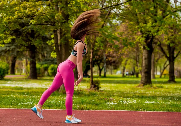 Hälsosam Livsstil Fitness Sportig Kvinna Sträcker Sig Innan Köra Tidigt — Stockfoto