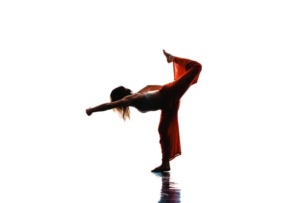 Modern Táncos Előadó Gyakorlása Egy Táncgyakorlat Során — Stock Fotó