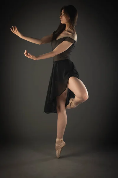 Bella Elegante Ballerina Scarpe Punta Equilibrio Una Gamba — Foto Stock