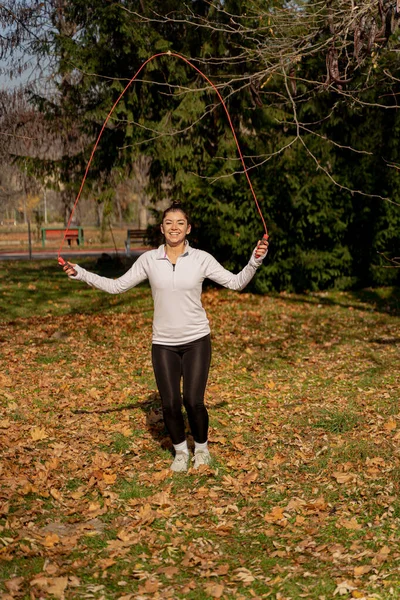 Attractive Beautiful Fit Girl Jumping Rope Smiling Alone — Stock Photo, Image