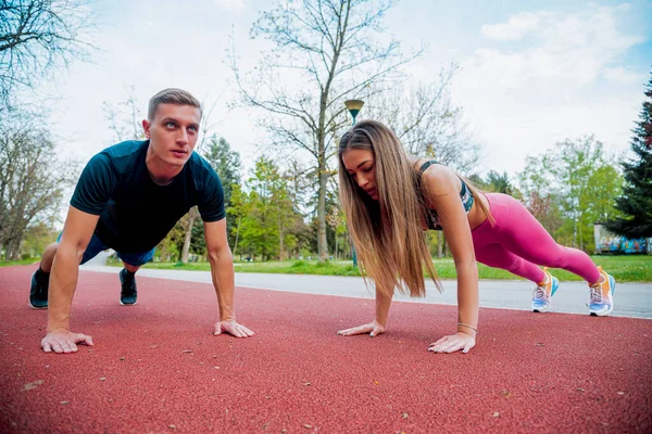 Bonito Feliz Feliz Jovem Esportes Fitness Homem Mulher Natureza Parque — Fotografia de Stock