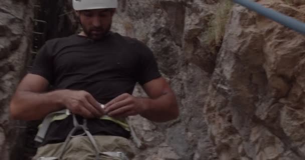 Closeup Portrait Handsome Fit Guy Getting His Climbing Equipment Him — Vídeo de stock