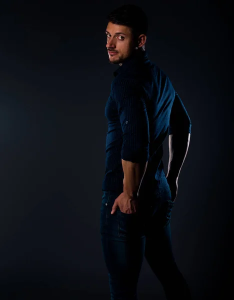 Attractive Fashion Model Wearing Blue Jeans Dark Blue Shirt Posing —  Fotos de Stock