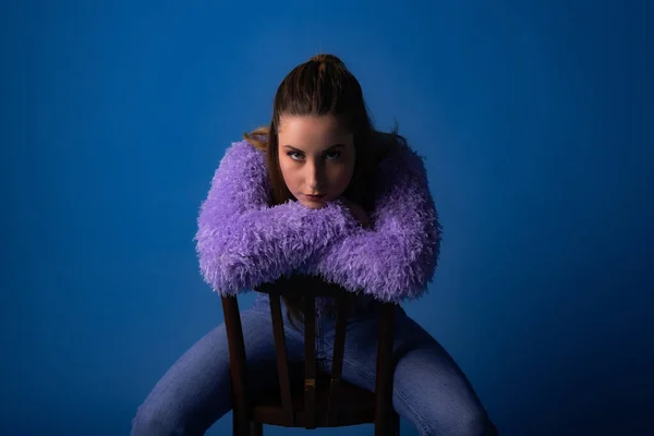 Girl Posing While Sitting Chair Studio — Stock fotografie