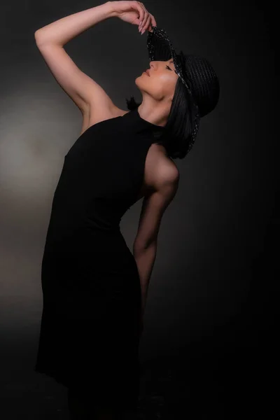 Perfect Beautiful Woman Posing Studio While Wearing Her Black Dress — ストック写真