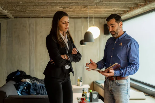 Two Amazing Business People Having Serious Discussion — Foto de Stock