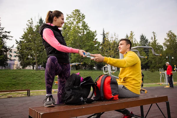 Amazing Beautiful Couple Taking Break Together Training While Smiling Giving — Foto de Stock