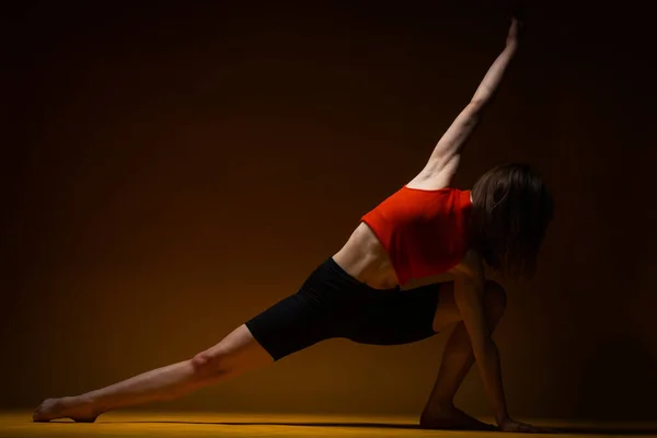 Ballerina Doing Perfect Stretch Pose Ground — Zdjęcie stockowe