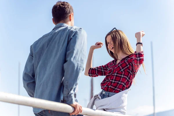 Pretty Couple Standing Fence Girl Laughing — 스톡 사진