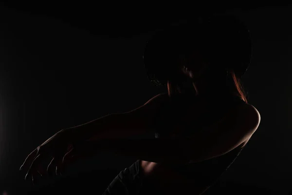 Perfect Dark Silhouette Amazing Beautiufl Girl Posing Holding Her Posture — Foto Stock
