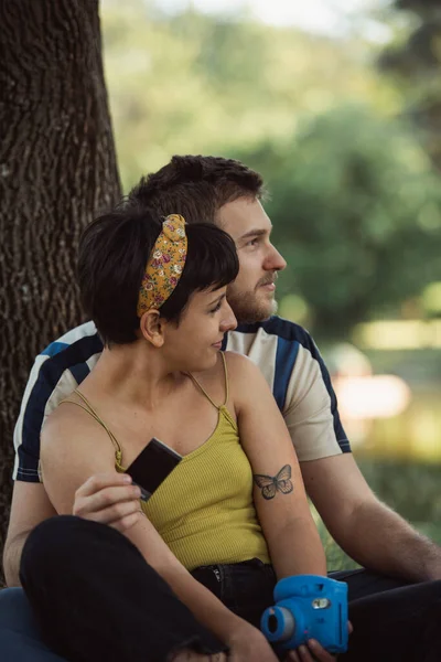 Beautiful Couple Looking Something While Sitting Grass Tree Park — Stockfoto