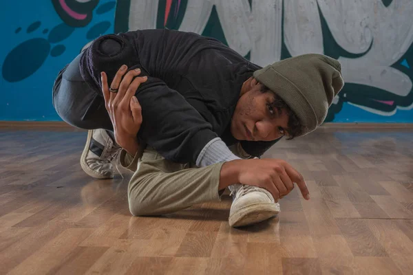 Moderne Rapper Dansen Garage Stedelijke Levensstijl Hiphop — Stockfoto