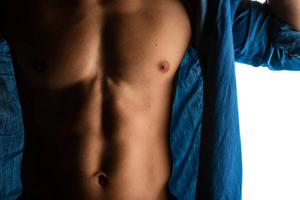 Atractivo Guapo Chico Está Posando Con Torso Cerca — Foto de Stock