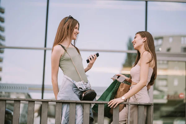 Two Pretty Girls Laughing Talking Infront Mall — Foto de Stock