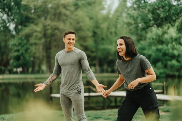 Beautiful Couple Smiling Having Fun While Standing Park — Stockfoto