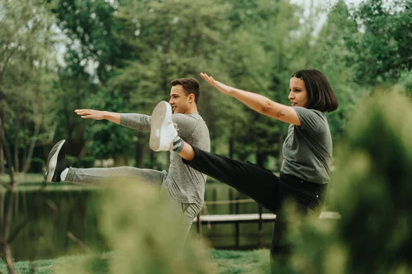 Cute Couple Working Out Together While Standing Park — ストック写真
