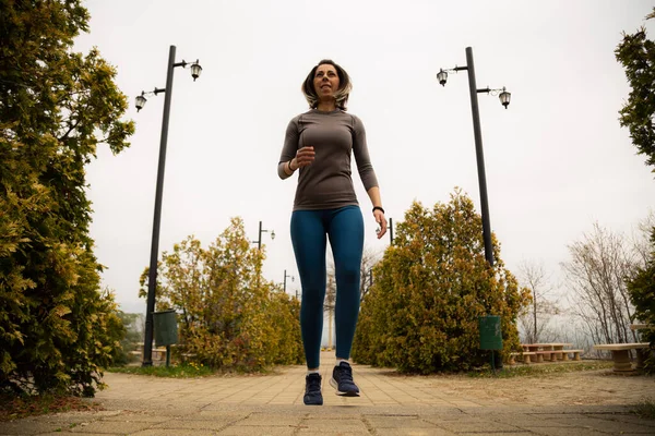 Middle Aged Woman Jumps Runs Stairs — Fotografia de Stock