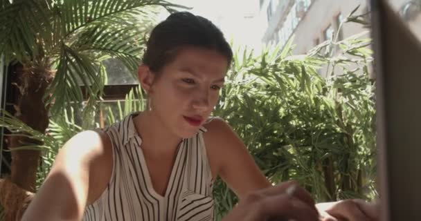 Business Woman Having Online Meeting Terrace Sunny Day — Vídeo de stock