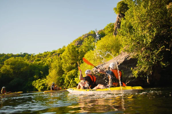 Group Senior Young Kayakers Getting Back Together While Kayaking Pairs — Zdjęcie stockowe