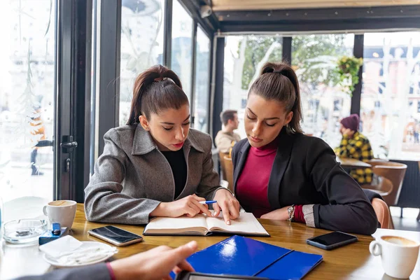 Two Attractive Beautiufl Business Women Discussing Results Note Book While — Foto Stock