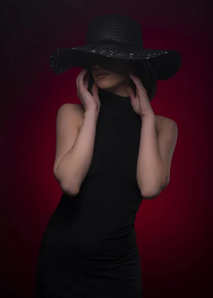 Mystery Attractive Girl Posing Red Background While Hiding Her Face — Stock fotografie