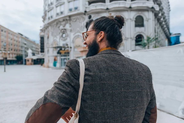 Junger Gutaussehender Hipster Mann Schicken Outfit Der Innenstadt — Stockfoto