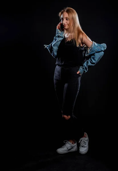 Студійний Знімок Тіла Модної Молодої Жінки Штанях Сучасного Стилю Піджаку — стокове фото