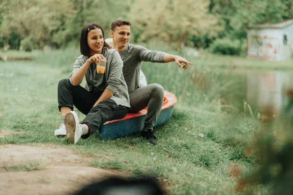 Handsome Boy Showing Something His Girlfriend While Sitting Red Kayak — Fotografia de Stock