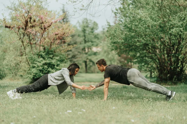 Amazing Couple Working Out Grass Park — Stockfoto