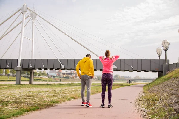 Amazing Attractive Strong Couple Standing Running Track While Talking Training — Stockfoto