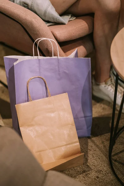 Two Shopping Bags One Big One Small Ground — 图库照片