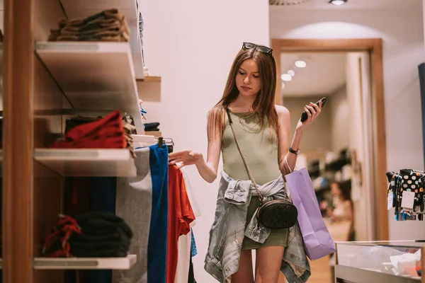 Close Beautiful Girl Mens Shop Mall Looking Pile Clothes — 스톡 사진