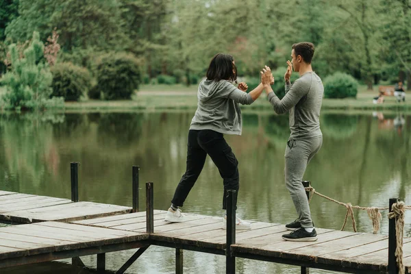 Close Beautiful Couple Boxing While Standing Bridge Park — ストック写真