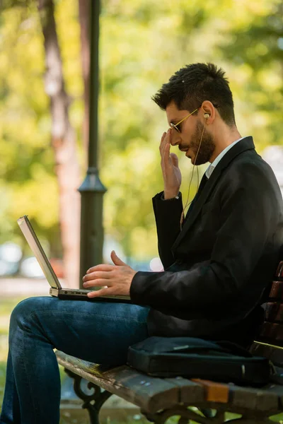 Businessman Talking Video Call While Sitting Bench — Stockfoto