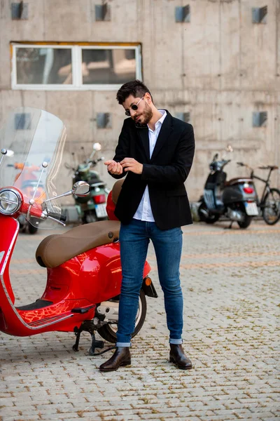 Businessman Talking His Phone Motorbike City — Stok fotoğraf