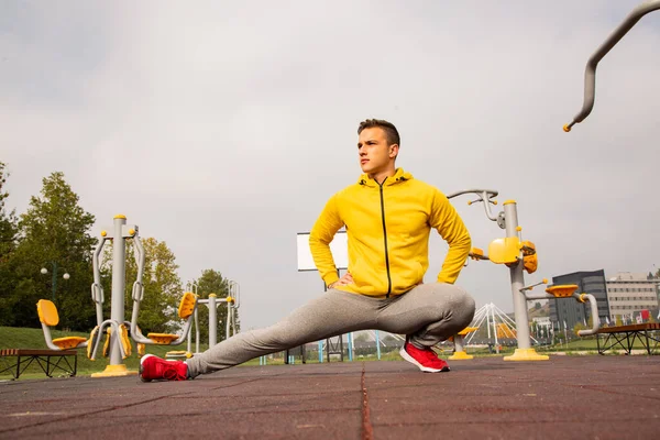 Attractive Handsome Gstrong Guy Warming Alone Morning While Stretching His — Stockfoto