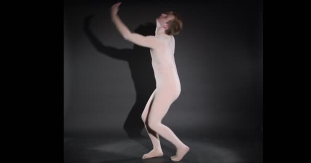 Male Dancer Dancing Fluidly All Nude Costume Slow Motion — Stock video