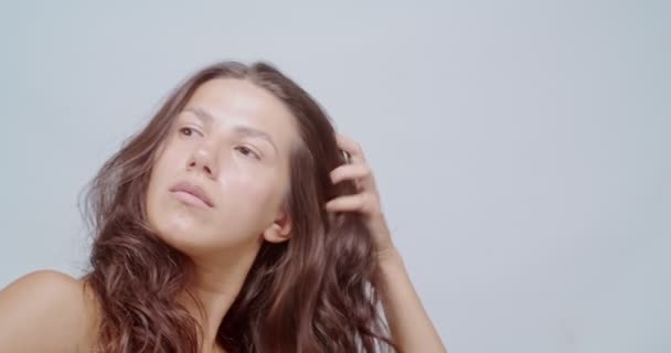 Kráska Žena Posílající Polibky Izolované Bílém — Stock video