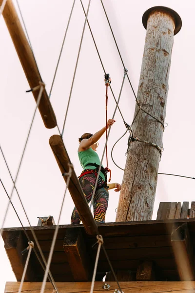 Pro Climber Getting Ready Conquer Climbing Course — Stock Photo, Image